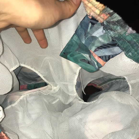 floral swim trunks - Picture 6 of 6